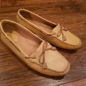 Clarks Artisian Mustard Colored Leather Driving Loafers Slip On Tassel 9.5 M